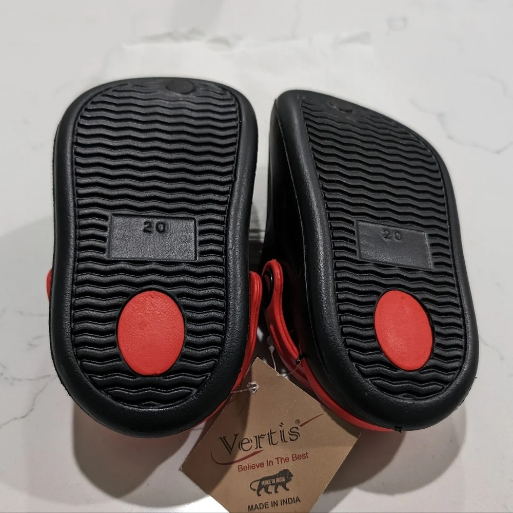 NWT Kids Clogs in sizes 12M to 3/4, Durable and Long-lasting, Alligator